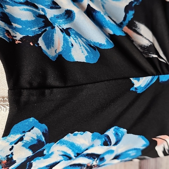 NEW WHBM WHITE HOUSE BLACK MARKET BLACK FLORAL FITTED HALTER TOP - Picture 8 of 16